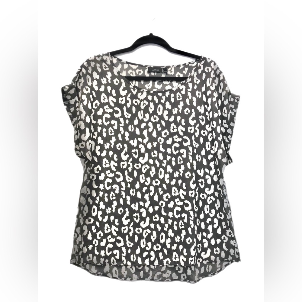 APT.9 Women's‎ Top Size XL Short Sleeve Gray Leopard Print Lightweight Blouse